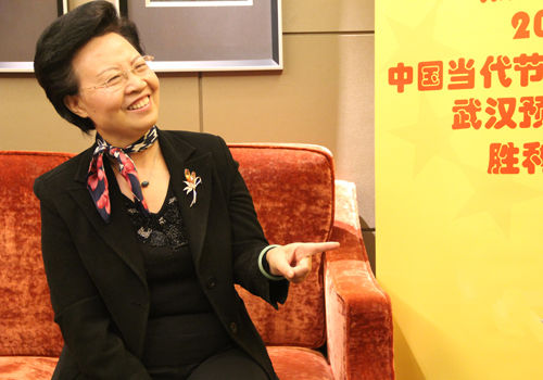 新浪城市对话江西省宜春市人大常委会主任任桃英女士 宜春市人大常委会主任任桃英谈月亮文化节