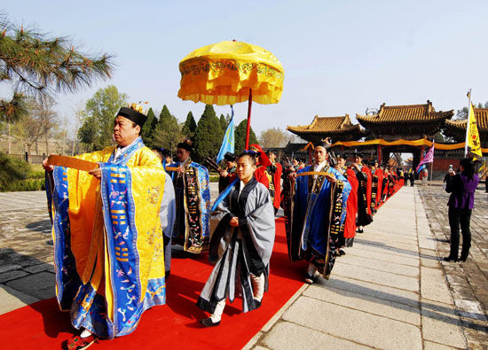 道教祈福活动 华山景区春节活动丰富 增进游客体验(组图)