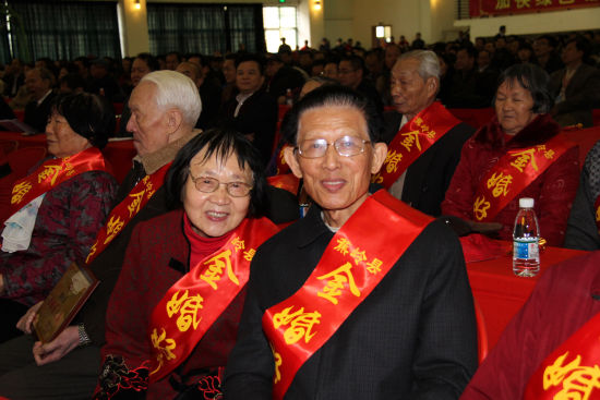 金婚老人乐开怀 首届长寿文化节21日在梅州市蕉岭县举行