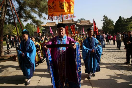 祈福队伍 “山河同祭•三月三华山春祈大典”在西岳庙举行