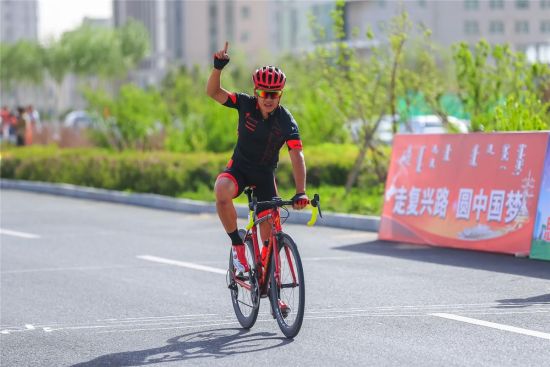 比赛选手 全国公路自行车冠军赛暨中国自行车联赛锡林浩特站圆满落幕
