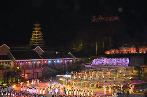 表演现场 预热旅发大会 山水实景演出《阿依朵》安顺上演