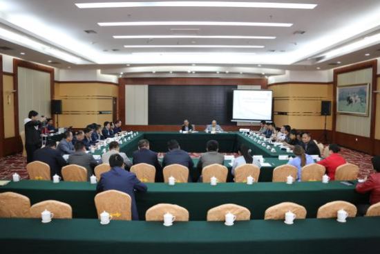 座谈会现场 第五届中国—亚欧博览会疆内招商招展工作座谈会<br>暨抽签仪式在乌鲁木齐举行