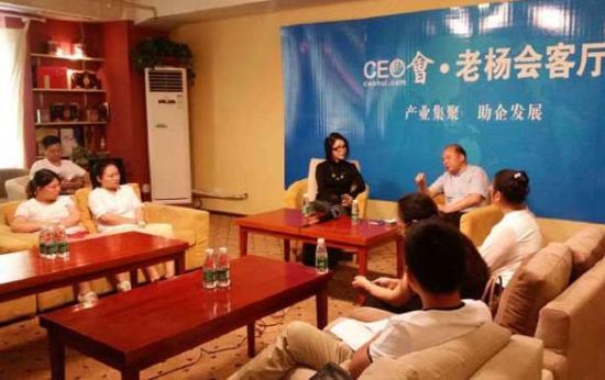老杨会客厅现场 杨建国对话潇月:“娱乐”和“规则”一个都不能少