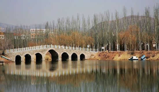 乌素图森林 乌素图森林公园:群山如屏 峰峦叠嶂