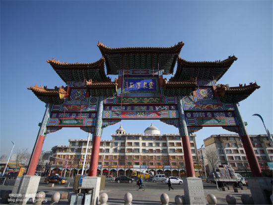 呼和浩特市大召寺旁的塞上老街 呼和浩特市大召寺旁的塞上老街