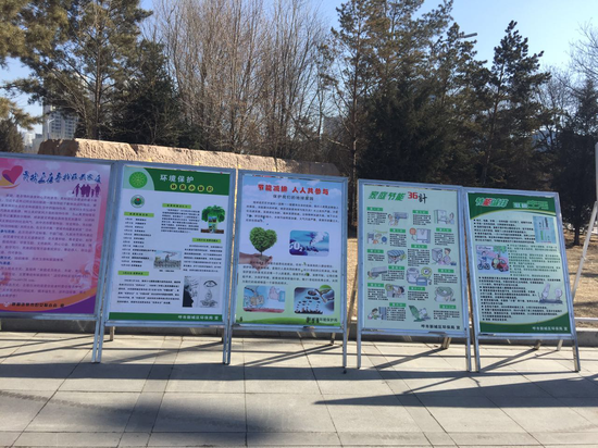 学雷锋志愿服务集中示范活动现场 呼和浩特环保局组织环保志愿者参加全市学雷锋活动