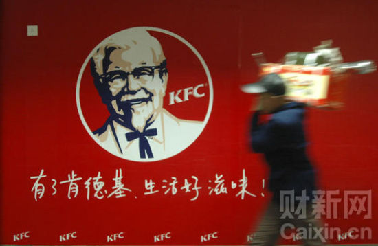 2005��1��27�ţ�һλ�����������������Ա�߹�λ���Ϻ���վ����ͨ�����KFC�ϵ»������ǰ�� yongrong / ����IC