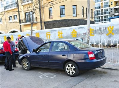 被淘汰出租黑市换装变套牌车 网卖不到2万|套