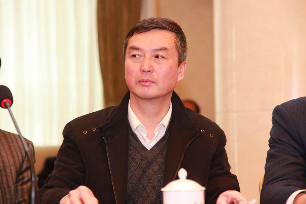 集团总工张占波黒滑石专家冯安建记者提问记者采访梅端杰媒体记者席