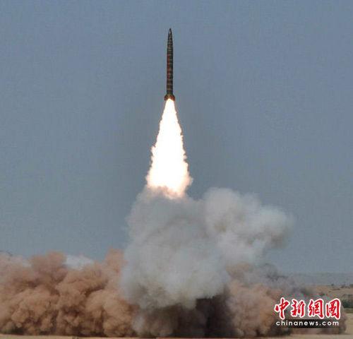 �ͻ�˹̹�ɹ�����2ö��Я���˵�ͷ�ĵ���