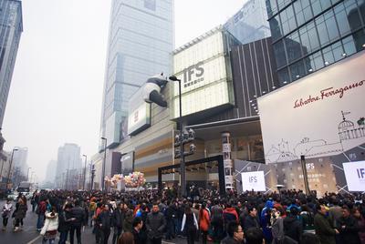 爬墙大熊猫公布真容_美通社资讯