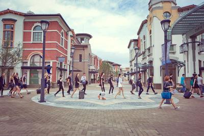 众模特齐聚奕欧来苏州 奕展无界风格_美通社