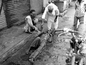 巴基斯坦酷热夺命200_滚动新闻