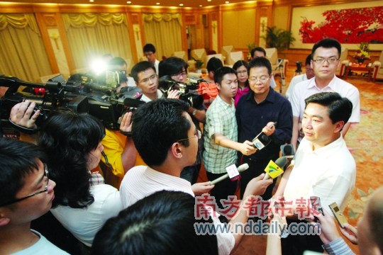 深圳市委书记王荣:希望更早建立公民社会