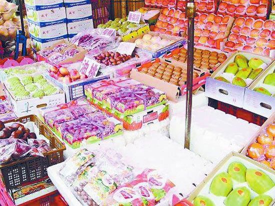 南宁市场随处可见东盟水果 “邻居串门”互通有无