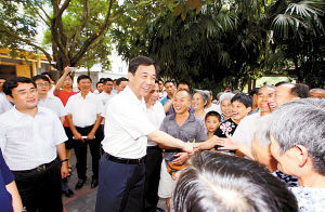 薄熙来:提高市民生活质量就叫“积德”(组图)