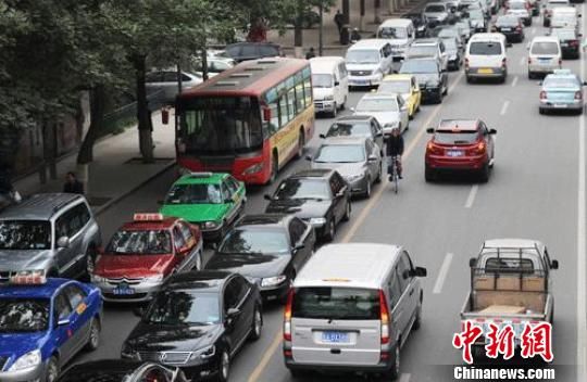 兰州“落寞”自行车无“路”可走遇尴尬(组图)