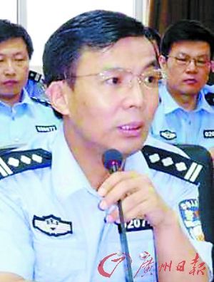 官员开微博不打官腔引发民众关注(组图)
