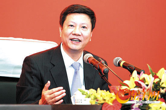 广州新任市长力推微博问政 称“拍砖使人进步”