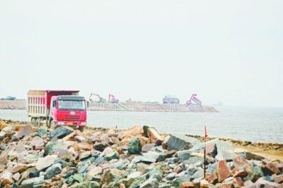 填海造陆 资料图 海南三亚拟投上千亿填海建中国首个海上机场