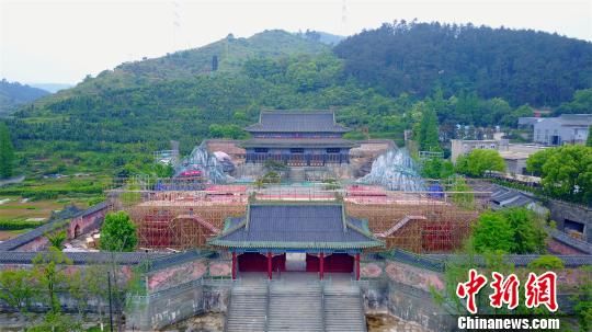第四届国际道教论坛将于5月10日至12日在武当山举行,舞台搭建正在进行。 湖北武当山推动资源跨界整合发展全域旅游
