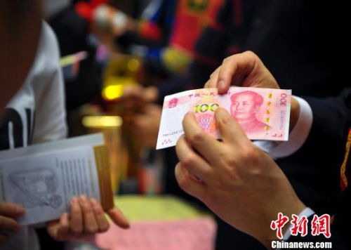 上海、深圳、天津最低工资超过2000元。 7省市提高2017年最低工资标准
