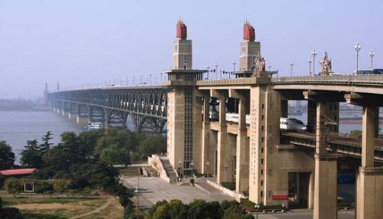 南京长江大桥 南京长江大桥第一次大动手术 各项工作都考究