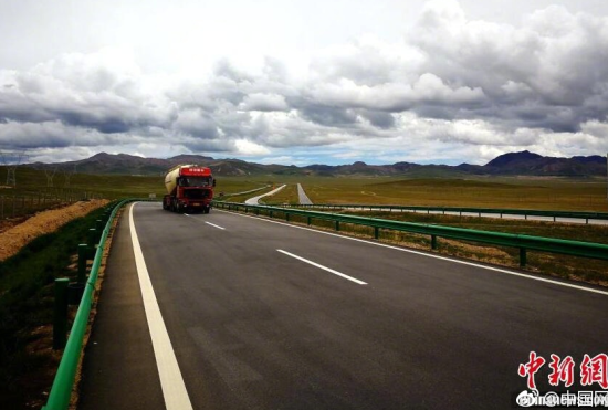 青海共玉高速公路 青海共玉高速公路建成通车 沿线风景如画