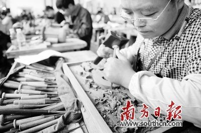 大涌的红木雕刻艺术饮誉中外,产品远销海外。 广东中山“镇能量”的秘密
