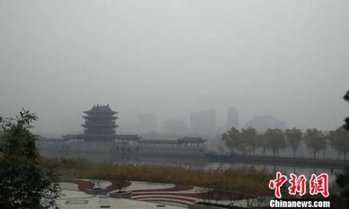 资料图:雾霾中的临汾 7省份环保问题清单出炉 多地“假装治污”被点名