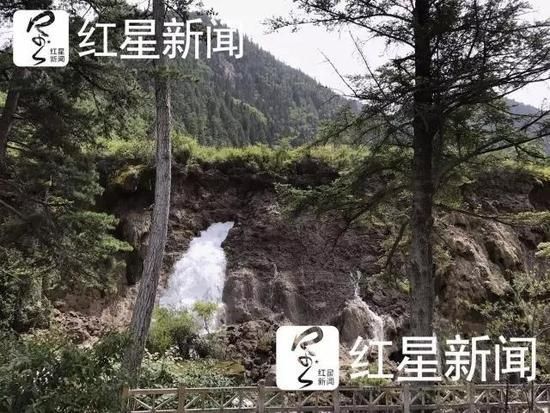 2017年8月10日,垮塌后的九寨沟诺日朗瀑布 红星新闻记者 刘海韵 王勤摄 九寨沟诺日朗瀑布垮塌 专家:修复是世界难题