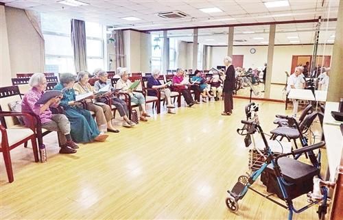燕达金色年华合唱团二队女声正在练习歌曲。 本报记者 周明阳摄 京津冀打破行政区划限制 探索跨区域养老模式