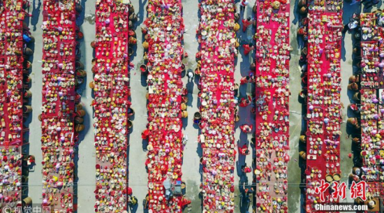 李艺爽 摄 图片来源:视觉中国 福建客家民俗盛宴“作大福”举行 场面壮观