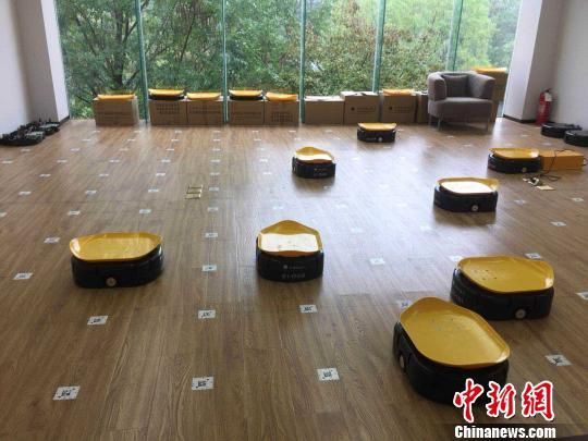 “小黄人”物流分拣机器人。 张斌 摄 看浙江制造“新常态”:创新、专注、审势的时代之路