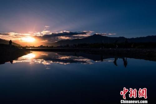 拉萨市实施“河长+警长+公众河长”的模式积极引导民众参与河长制管理。图为拉萨河。 何蓬磊 摄 西藏拉萨河长制“河湖齐抓”水质达标率达100%