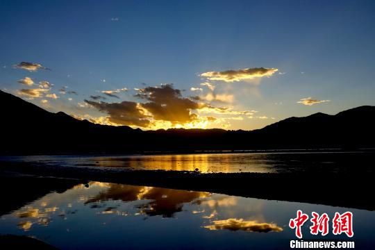 拉萨市8个水功能区达标河长727千米,达标湖泊面积1920平方千米,水质全部达到III类及以上标准——达标率100%。图为拉萨河。 孙翔 摄 西藏拉萨河长制“河湖齐抓”水质达标率达100%