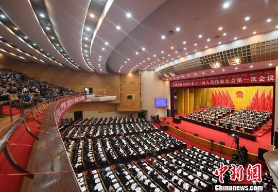 1月25日,广西壮族自治区第十三届人民代表大会第一次会议在南宁开幕。 俞靖 摄 广西将开建贵梧3000吨级航道 打通连接粤港澳水上高速路
