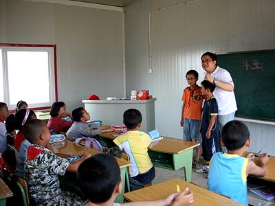 图文:志愿者林老师给孩子们讲历史_会议讲座