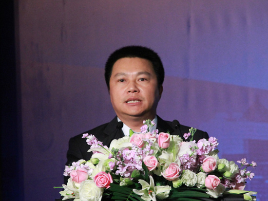 由中国信托业协会主办的“2010年中国信托业峰会”于2010年12月2日-3日在上海举行。图为中国银监会非银部主任柯卡生。(来源：新浪财经 王霄摄)