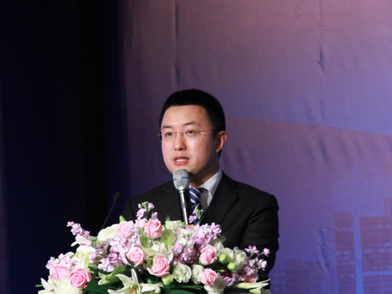 由中国信托业协会主办的“2010年中国信托业峰会”于2010年12月2日-3日在上海举行。图为第一财经主持人黄伟。(来源：新浪财经 王霄摄)
