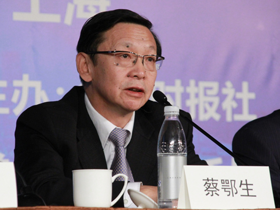 由中国信托业协会主办的“2010年中国信托业峰会”于2010年12月2日-3日在上海举行。图为银监会副主席蔡鄂生演讲。(来源：新浪财经 王霄摄)