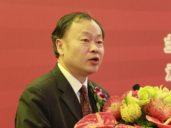 图文:中国商业联合会副会长姜明致辞_会议讲座