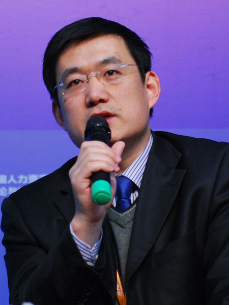 “2012(第五届)中国人力资源管理年会”于2012年11月24日-25日在中国人民大学隆重召开。上图为海尔集团战略部部长张玉波。(图片来源：新浪财经)