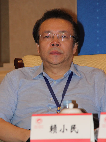 图文:中国华融资产管理股份有限公司董事长赖