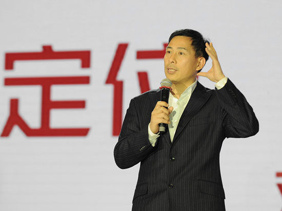 “第七届中国商业领袖论坛暨2015‘倾城之心’颁奖盛典”于12月17日在上海举行。上图为特劳特中国区合伙人邓德隆。(图片来源：新浪财经)