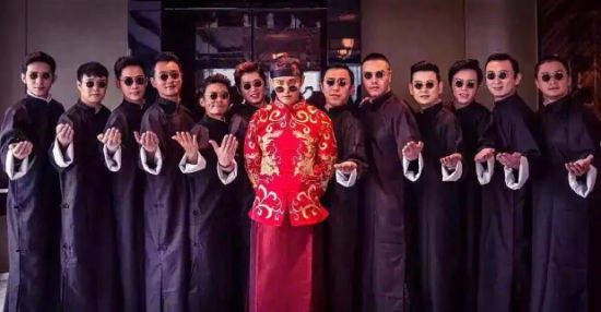 一个屌丝记者,混迹黄教主婚礼的正确方式