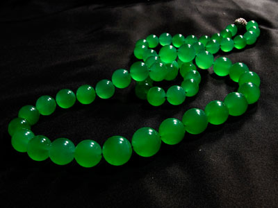 单价1.2亿翡翠项链亮相国际珠宝展_商学院·休