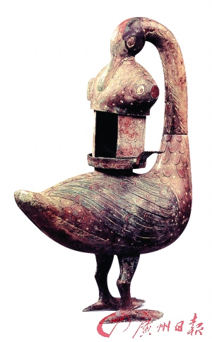 彩绘雁鱼铜灯是两千年前的环保杰作