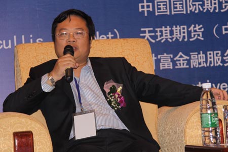 图文:廖黎辉参加2010年A股投资策略对话_基金